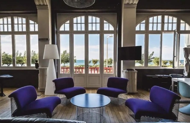 Sea apartment, ideally located on the beach . Spacious comfortable!