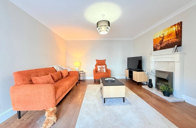 Sea Breeze Cottage - Historic Fishertown, 2 minute walk from Nairn's beaches