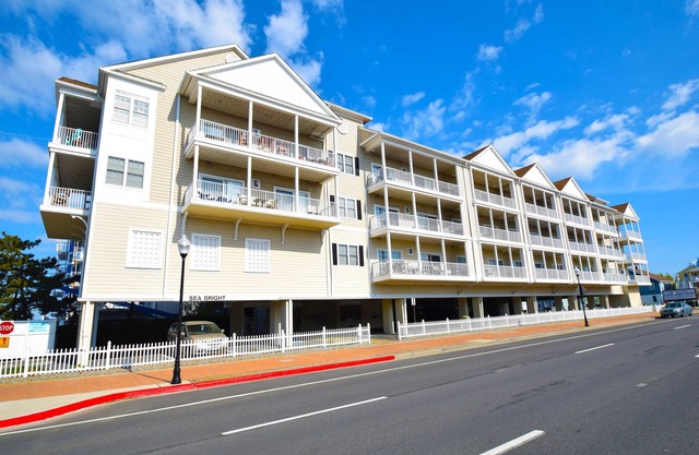 Sea Bright 205-Bayside Downtown, Free WiFi, Elev, W/D, AC
