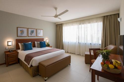 Sea Cliff Court Hotel & Luxury Apartments