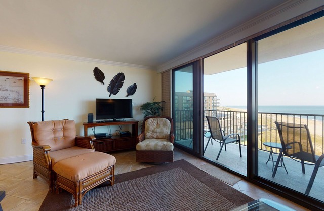 Sea Colony Ocean 7th floor condo w/free WiFi, shared sauna, and pool