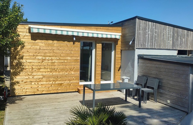 Seaside house with swimming pool