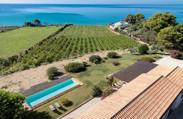 Sea front house between Menfi and Selinunte3 bedrooms and 3 bathrooms