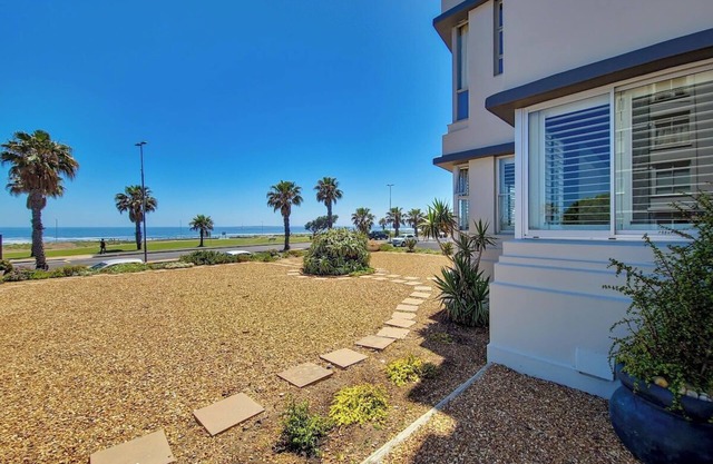 Sea front, wifi, secure, ocean facing apartment