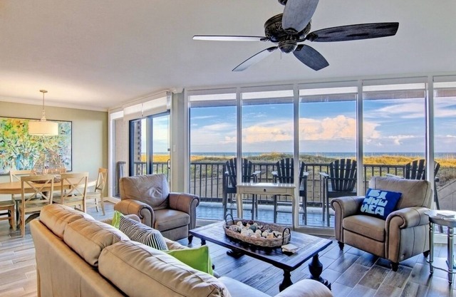 Sea Gull #102: Beachfront 2 Bedroom 2 Bathroom With Spectacular Views and 24 Hour Management