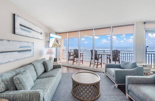 Sea Gull #609L: Beachfront 1 Bedroom 1 Bathroom With Spectacular Views and 24 Hour Management