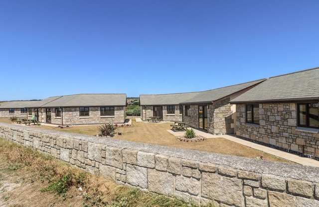 SEA HORSES, family friendly, country holiday cottage in Marazion