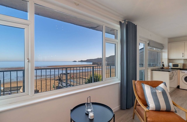 Sea View Apartment - Sea Front Apartment