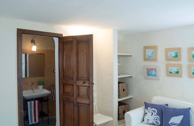 Sea view studio apartment just 30 meters from the beach