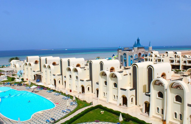 Sea view studio in luxury 5 star hotel hurghada