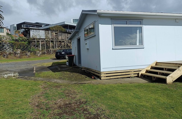 Sea views, near beach, fishing club, supermarket, private