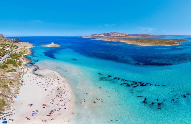 Sea Villas Villa sleeps 4 with A.C, shared pool, 3 km from the sea