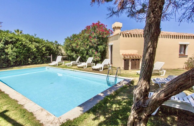 Sea Villas Villa sleeps 6 with A.C, shared pool, 3 km from the sea