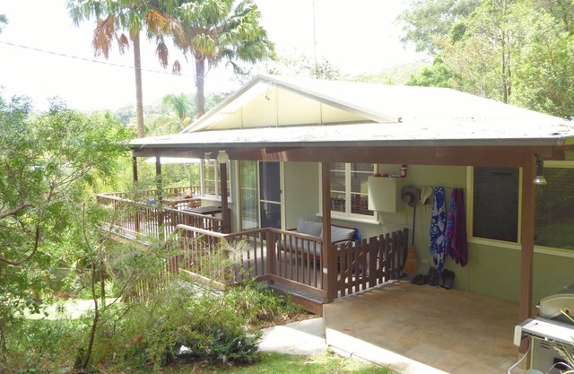 Seabreeze Cottage bushland setting 300m to beach