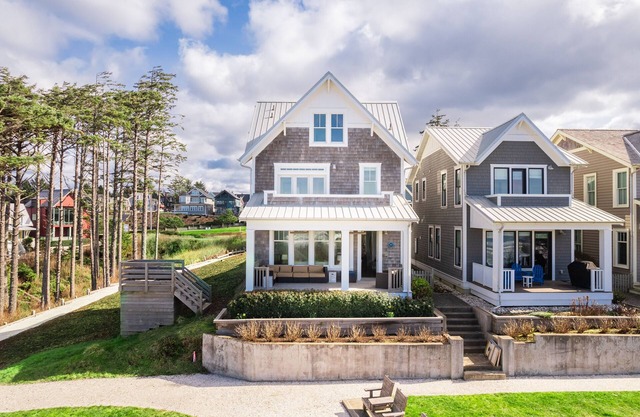 Seabrook's Sandy Side Up, a spacious, oceanview home!
