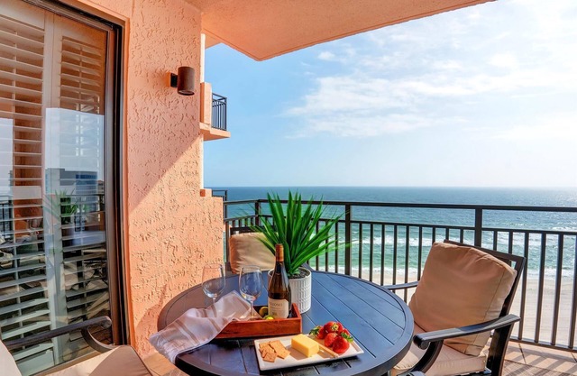 Seachase 1503W | Gulf Views | Four Outdoor Pools + Hot Tubs | Prime Location