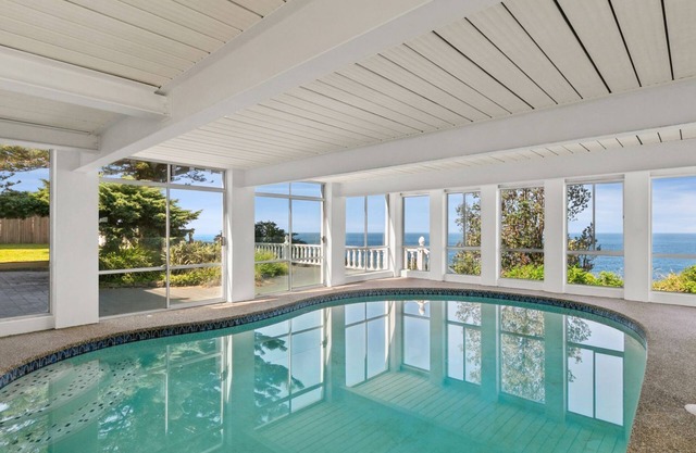 Seacliff Escape a magnificent holiday rental in the stunning coastal town of Kiama.