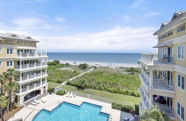 Seaclusion Villa! Beautiful Oceanfront Penthouse w/Stunning Ocean/Pool Views!