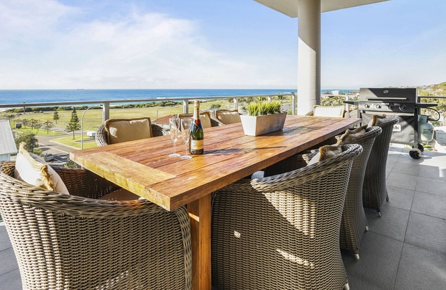 SeaDuce @ Caves Beach