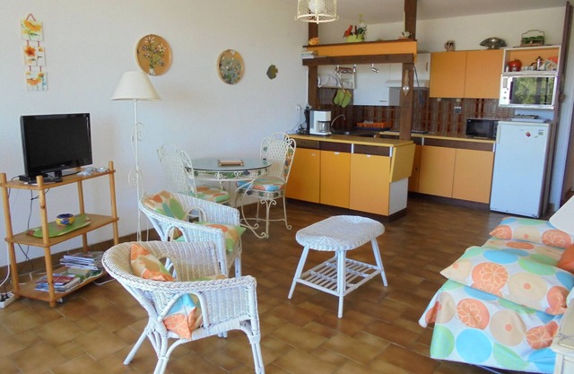Seafront Apartment for 4 in Argelès-sur-Mer with Private Parking