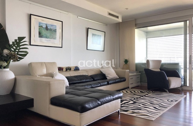 Seafront duplex with pool, parking and WIFI