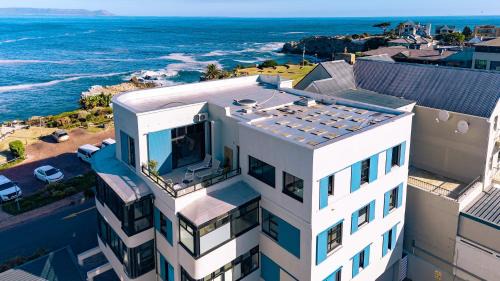 Seafront Penthouse - Marine Court Hermanus