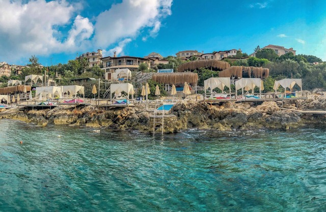 Seafront Villa with own beach platforms and pool on the Peninsula.