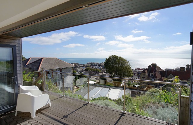 Seagrass - Dog Friendly-Hot Tub-Sea Views-Sleeps 4