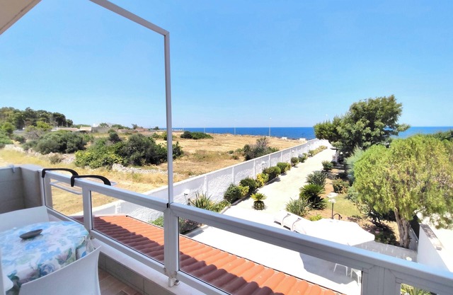 Seagull Apartment Bari 6 places, sea view with free parking