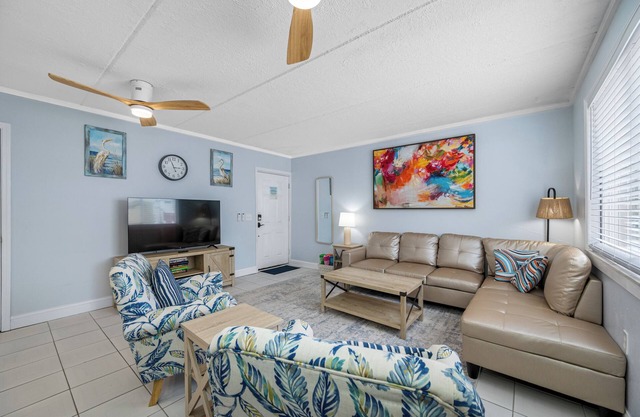 🐚Seashell Oasis B-1 - Beautiful Condo steps to the Beach!