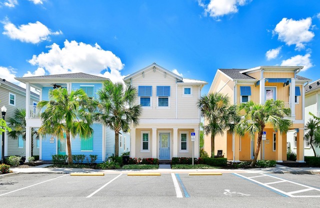 Seashell Shore Cottage near Disney with Margaritaville Resort & Island H2O.