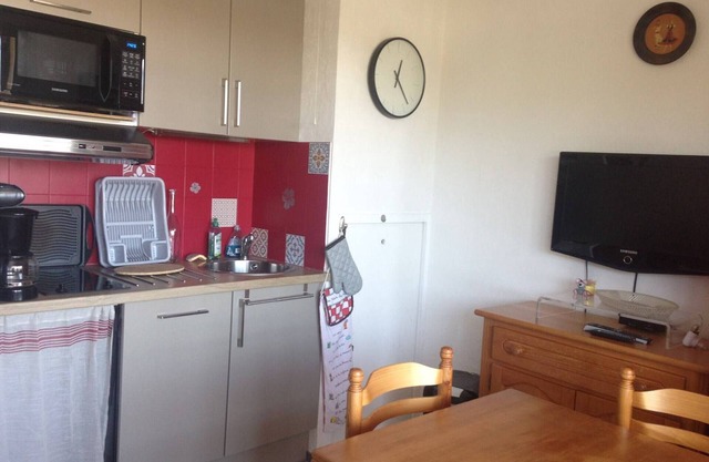 Seaside Apartment with Pool, Tennis, Parking – Sleeps 4, Steps from Beach and Marina