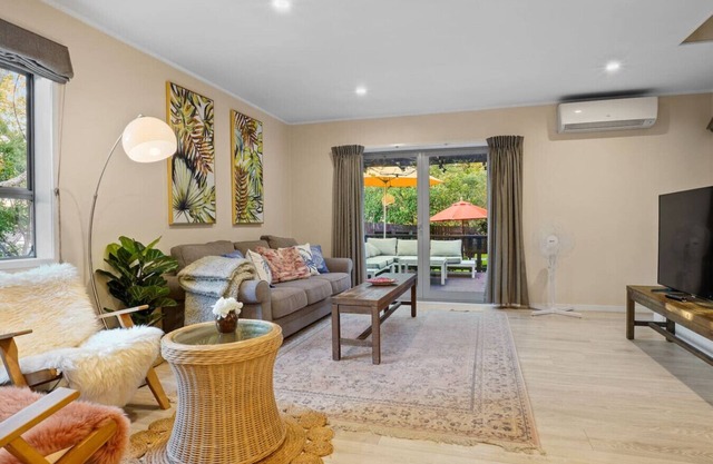 Seaside Bougainvillea Retreat close to Beaches