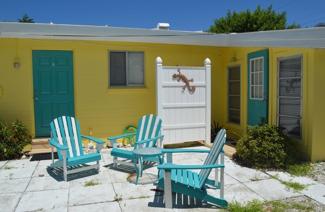 Seaside Cottage- just steps from the beach on Manasota Key