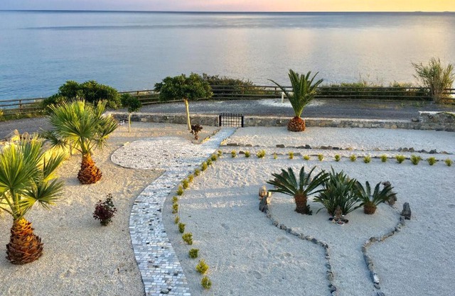 Seaside Home Crete - Dream Oceanfront Getaway