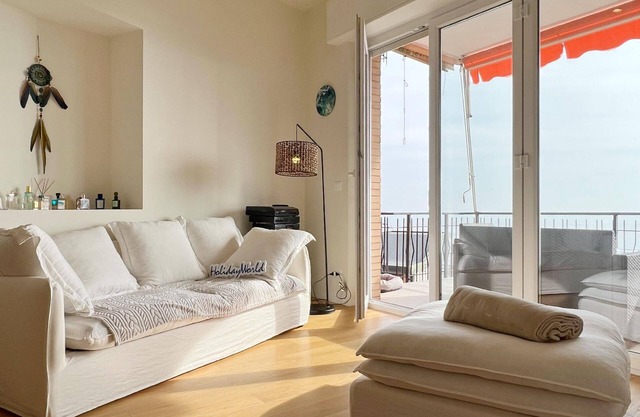 Seaside Luxury Apartment