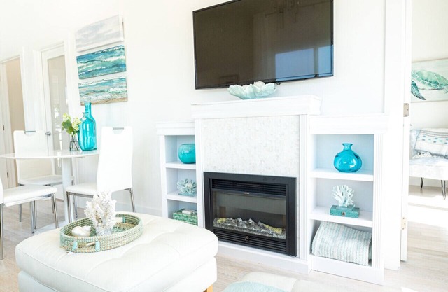 Seaside Retreat. Refresh, relax and renew! Two blocks from the beach!