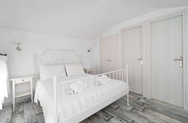 Seaside Top Floor 2-BDR Suite #3 | Pool & Sea View