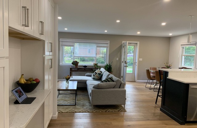 Seasonal or short term, modern 4-bedroom on quiet, tree-lined street