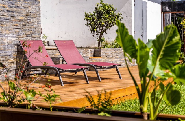 seasonal rental for 4 people max in large independent garden level