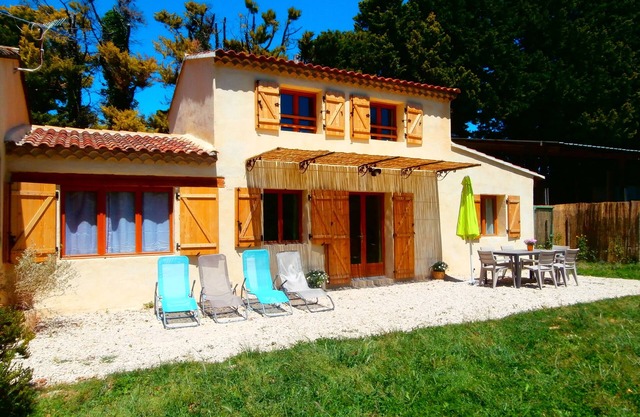 Seasonal rental in the countryside, 5 min from all shops 10 min from Isle sur la Sorgue
