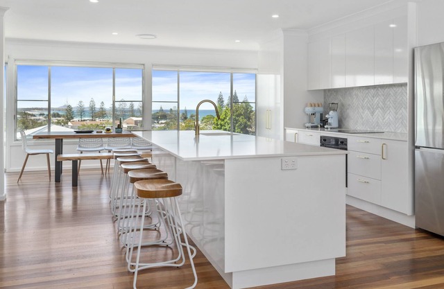 SeaSpray House with panoramic views across the Pacific Ocean