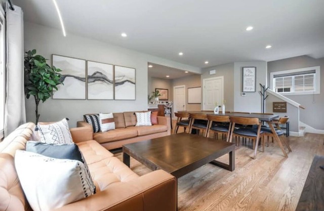 Seattle/Gorgeous 4 BR Home/Free Parkingn