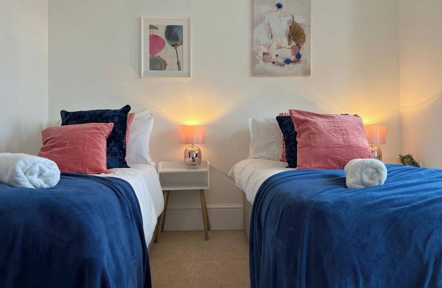 Seaview 2 Bedroom House Sleeps 5 -Pets Ok -WiFi