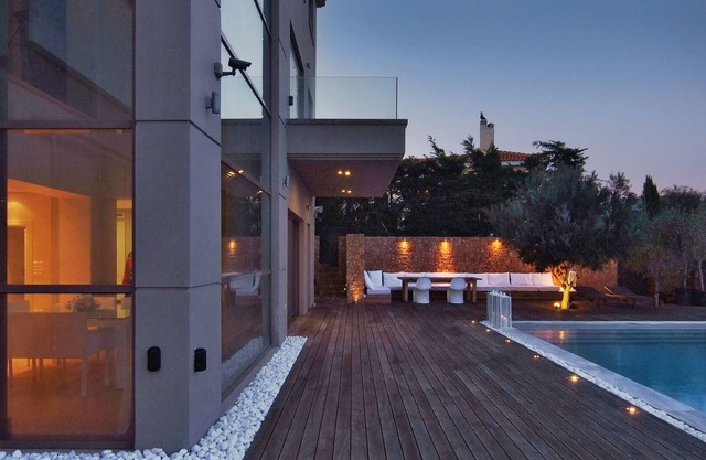 Seaview Peninsula is a brand new,luxury, elegant and spacious villa!