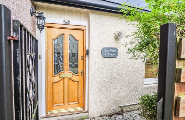 SEAVIEW, pet friendly, country holiday cottage in Nairn