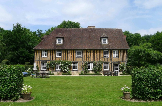 Secluded 15th Cent. Manor House with a large pool in a landscaped setting