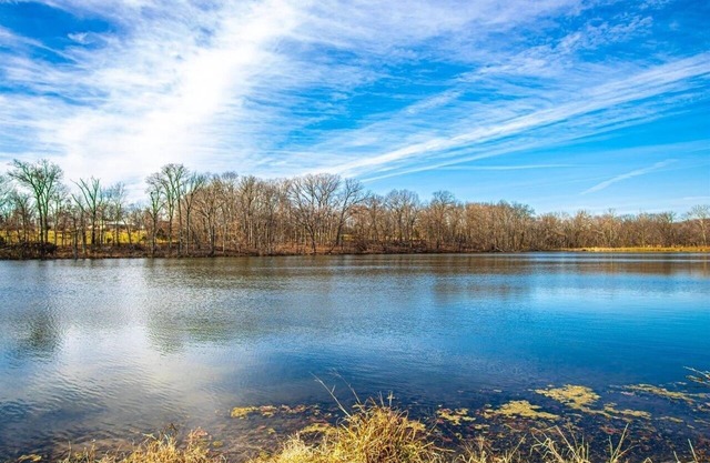 Secluded and Cozy Lake House/Farmhouse on 40 acres with a 13 acre private lake