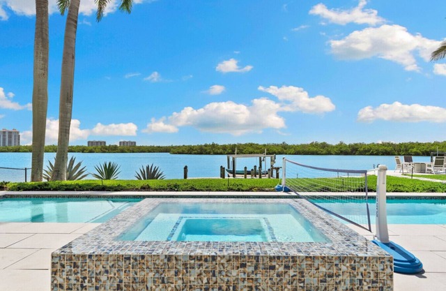 Secluded Beachside Haven: Heated Pool, Water Toys, Privacy & 5 Min Walk to Beach