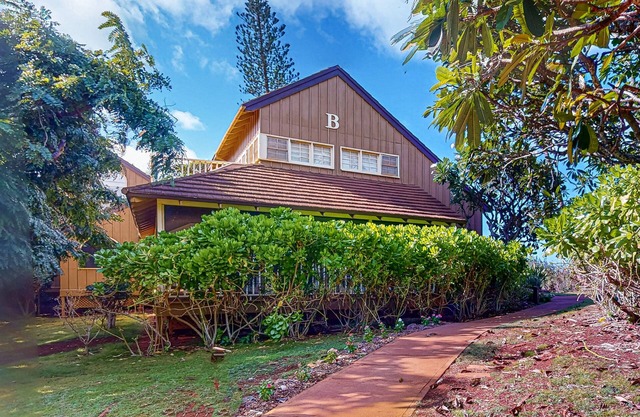 Secluded & Breezy Condo near the Ocean w/Free WiFi, Shared Outdoor Pool & Grills